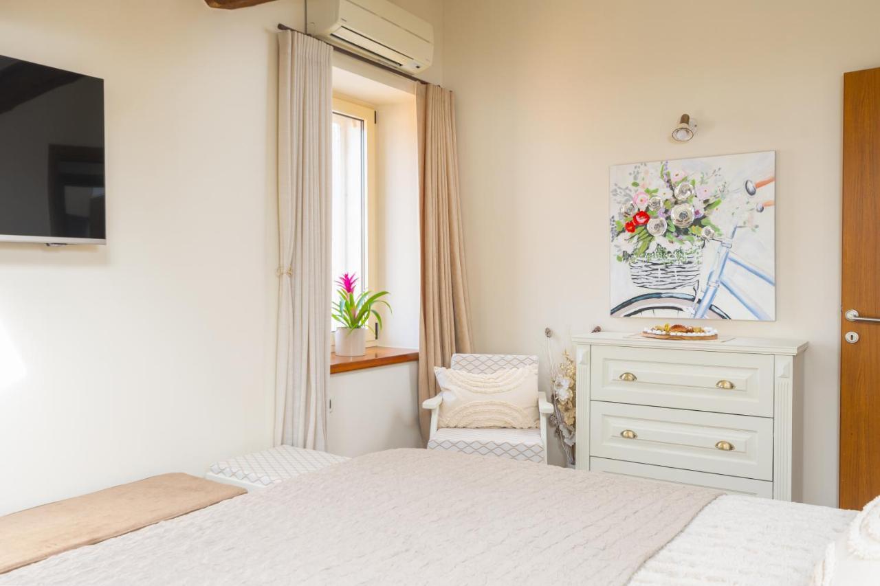 Exclusive Seafront Bacchus Apartment 포레치 외부 사진
